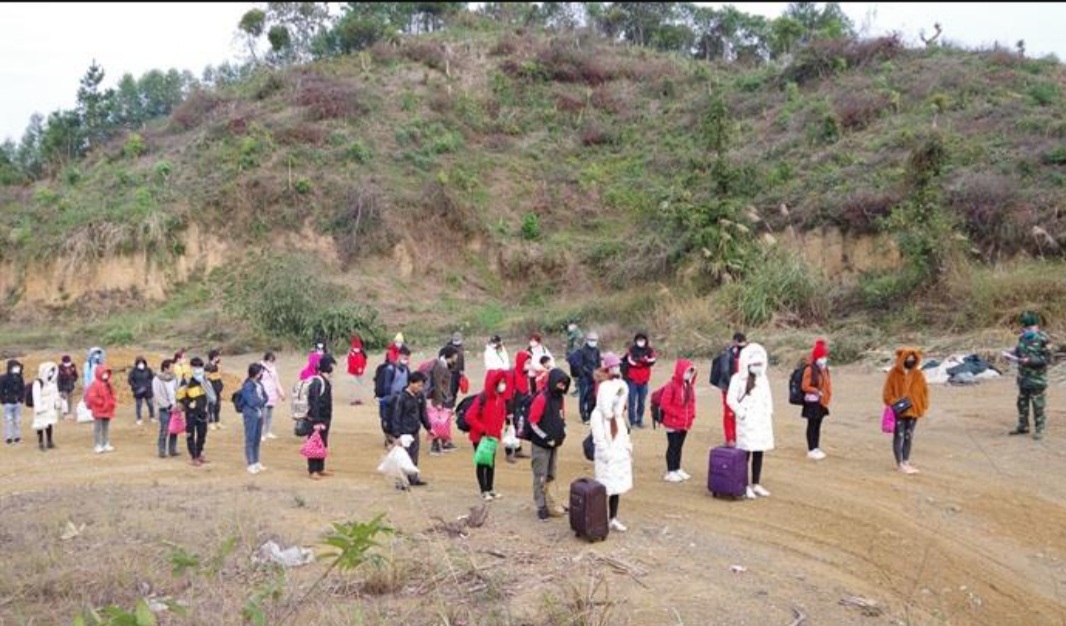 Đưa 37 công dân nhập cảnh trái phép đi cách ly y tế